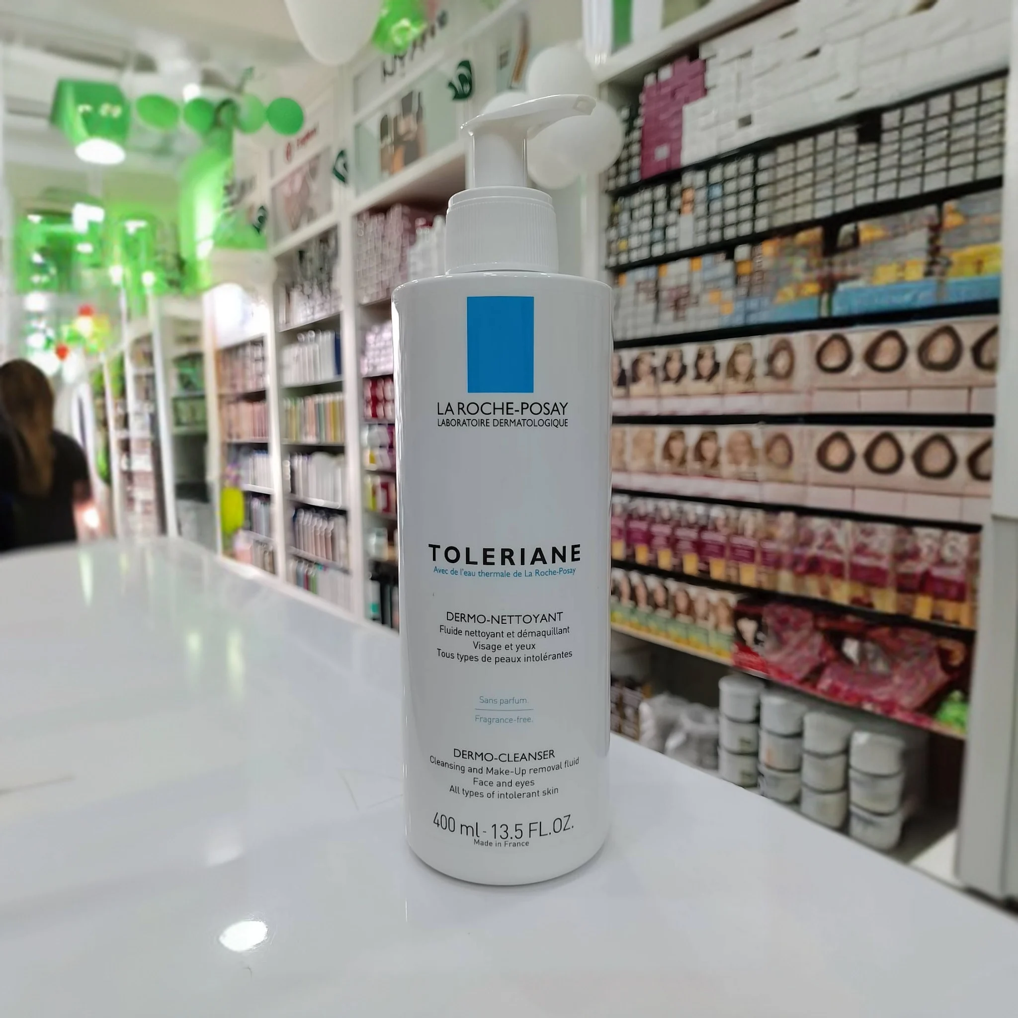 La Roche-Posay Toleriane Dermo Milky Cleanser and Makeup Remover For Sensitive Skin (400 ml) 2 La Roche-Posay Toleriane Dermo Milky Cleanser and Makeup Remover For Sensitive Skin (400 ml) - Image 2