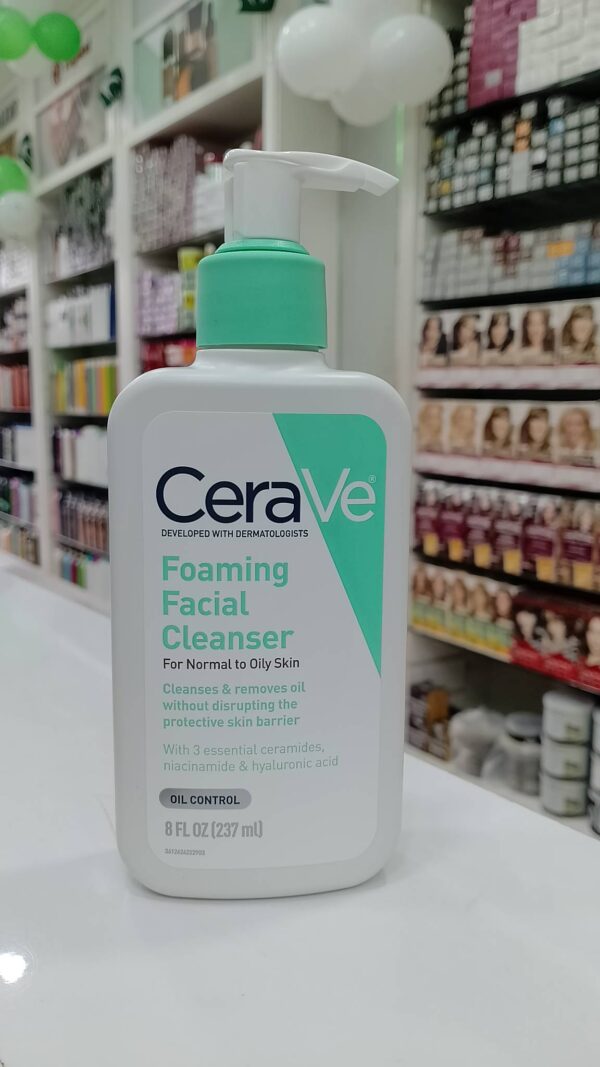 CeraVe Foaming Facial Cleanser for Oily Skin (237 ml)