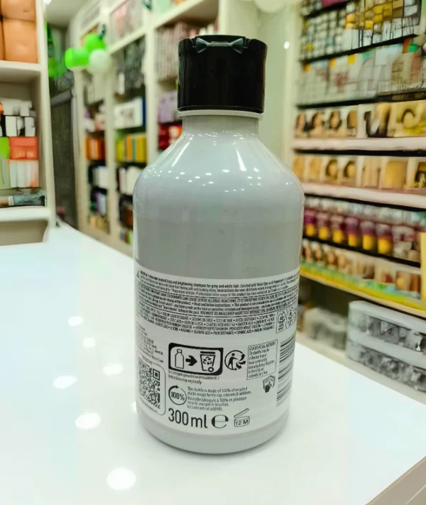 L'Oreal Professionnel Serie Expert Silver Violet Dyes + Magnesium Neutralising Shampoo for White Hair (300 ml) - Image 2