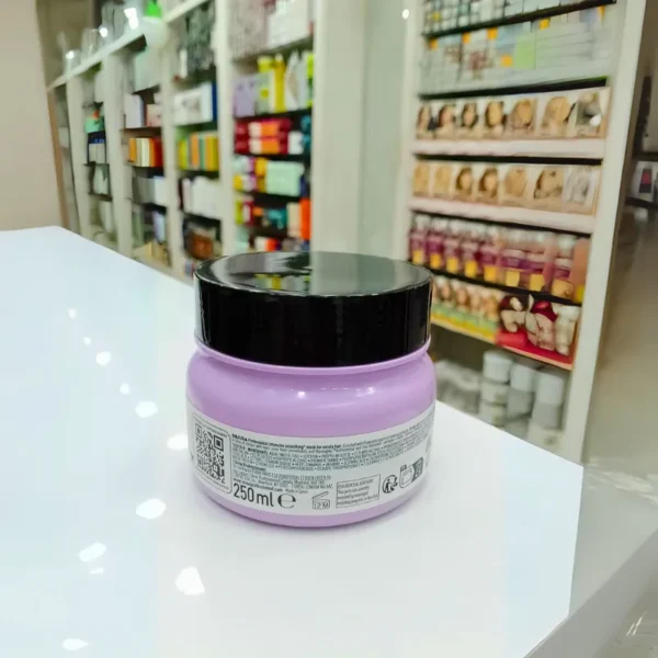 L'Oreal Professionnel Liss Unlimited Prokeratin Mask Intensive Smoother for Unruly Hair (250 ml) - Image 2