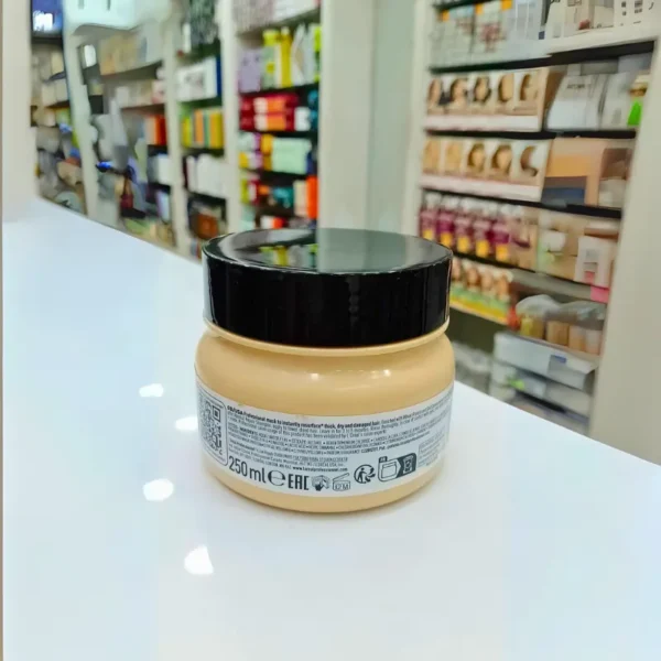 L'Oreal Professionnel Serie Expert Protein + Gold Quinoa Absolut Repair Hair Mask for Dry & Damaged Hair (250 ml) - Image 2