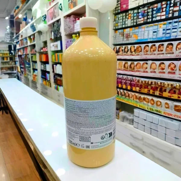 L'Oreal Professionnel Serie Expert Protein + Gold Quinoa Absolut Repair Dry And Damaged Hair Shampoo (1500 ml) - Image 2