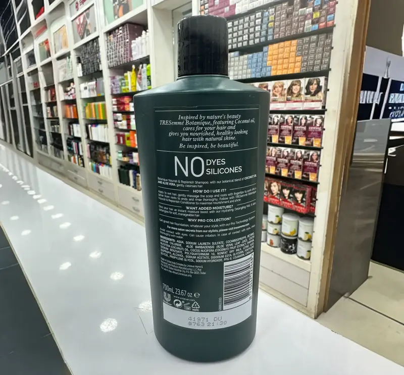 TRESemmé Botanique Nourish & Replenish Shampoo (700 ml) 2 TRESemmé Botanique Nourish & Replenish Shampoo (700 ml) - Image 2