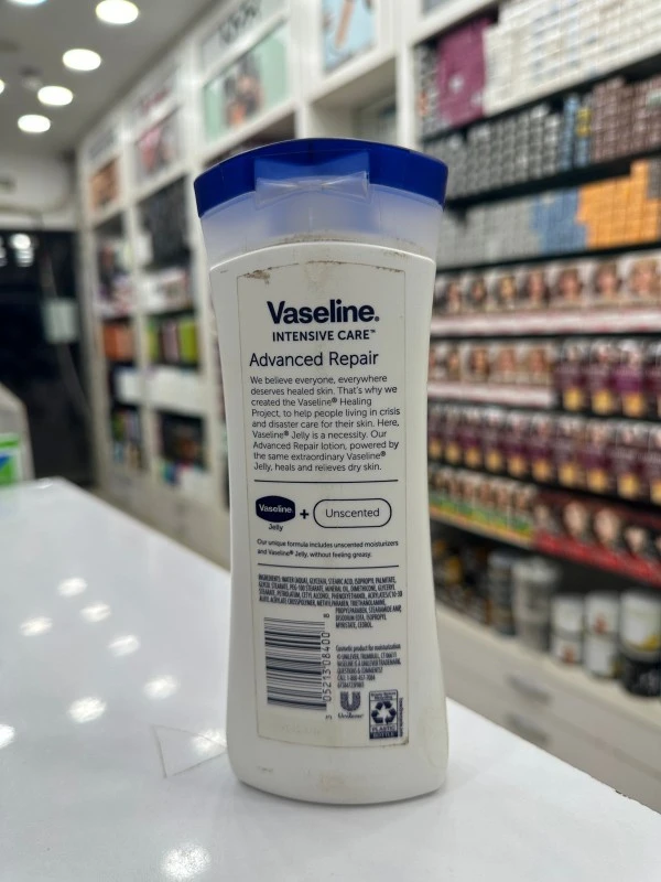Vaseline Intensive Care Advanced Repair Body Lotion (295ml) 3 Vaseline Intensive Care Advanced Repair Body Lotion (295ml) - Image 3