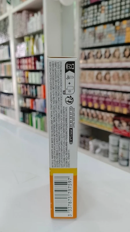 La Roche Posay Anthelios UVMUNE 400 Invisible Fluid SPF50+ (50ml) 4 La Roche Posay Anthelios UVMUNE 400 Invisible Fluid SPF50+ (50ml) - Image 4
