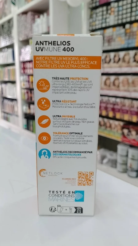 La Roche Posay Anthelios Oil Control Fluid SPF50+ for Oily Blemish-Prone Skin (50ml) 3 La Roche Posay Anthelios Oil Control Fluid SPF50+ for Oily Blemish-Prone Skin (50ml) - Image 3