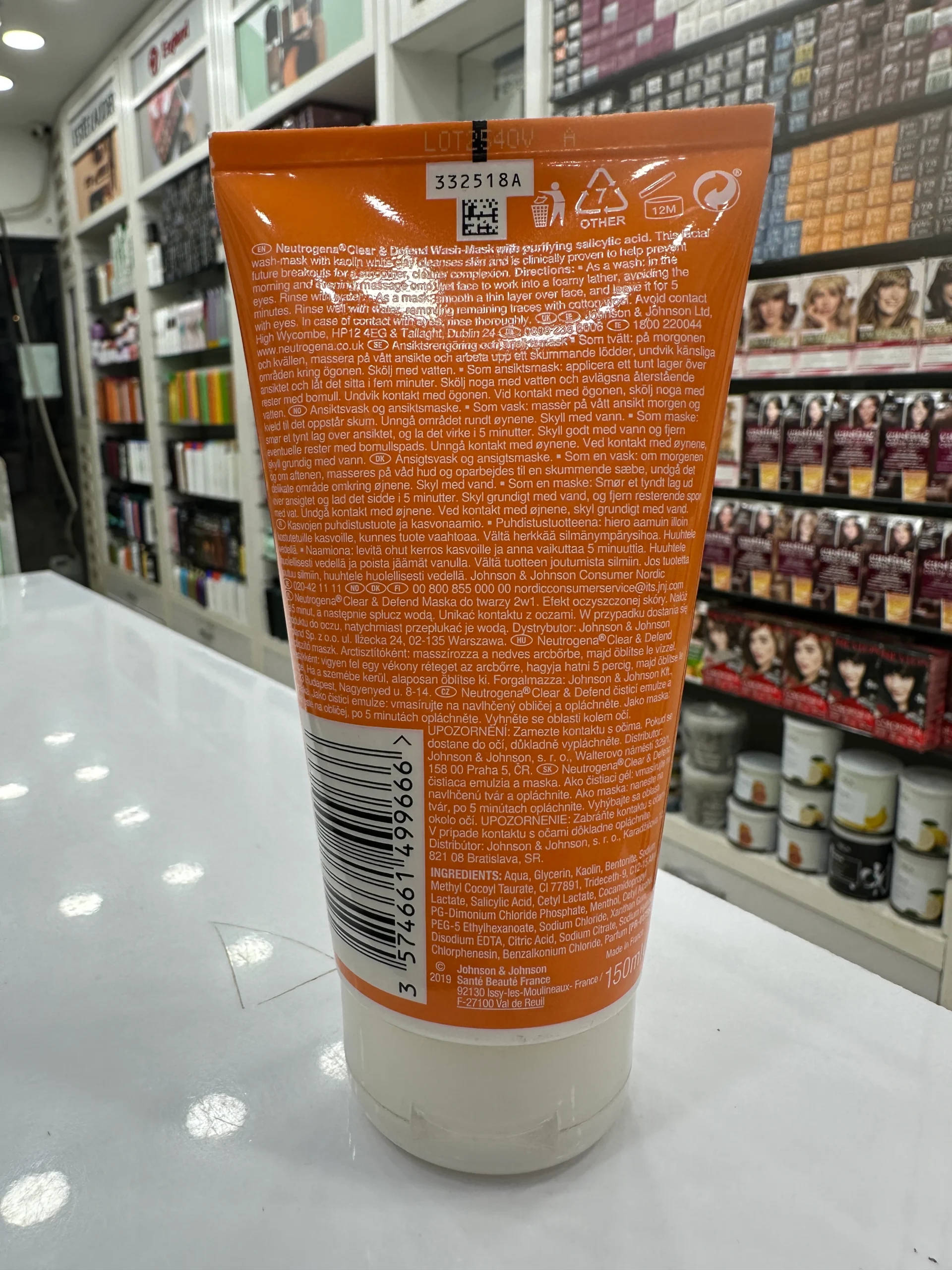 Neutrogena Clear & Defend Facewash + Mask for Spot Prone Skin (150ml) 2 Neutrogena Clear & Defend Facewash + Mask for Spot Prone Skin (150ml) - Image 2