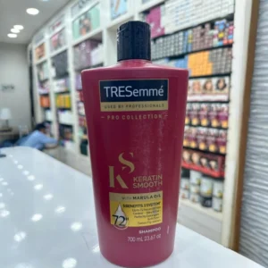 TRESemmé Keratin Smooth Frizz Control Shampoo with Marula Oil (700 ml)