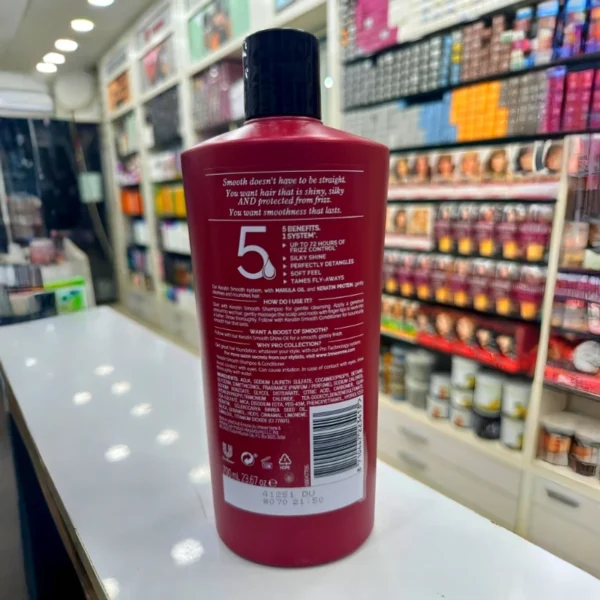 TRESemmé Keratin Smooth Frizz Control Shampoo with Marula Oil (700 ml) - Image 2