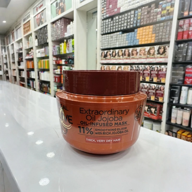 L’Oréal Paris Elvive Extraordinary Oil Jojoba Oil Infused Hair Mask for Very Dry Hair (300ml) 3 L’Oréal Paris Elvive Extraordinary Oil Jojoba Oil Infused Hair Mask for Very Dry Hair (300ml) - Image 3