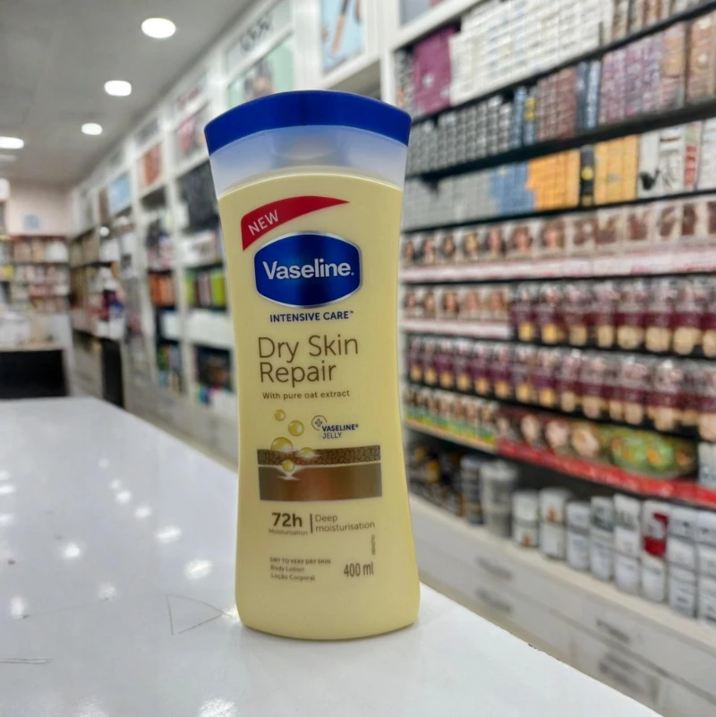 Vaseline Intensive Care Dry Skin Repair Body Lotion with Oat Extract (400ml) 2 Vaseline Intensive Care Dry Skin Repair Body Lotion with Oat Extract (400ml) - Image 2