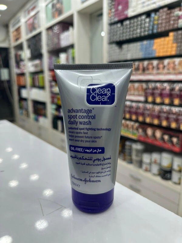 Clean & Clear Advantage Spot Control Daily Wash - 150ml 2 Clean & Clear Advantage Spot Control Daily Wash - 150ml - Image 2