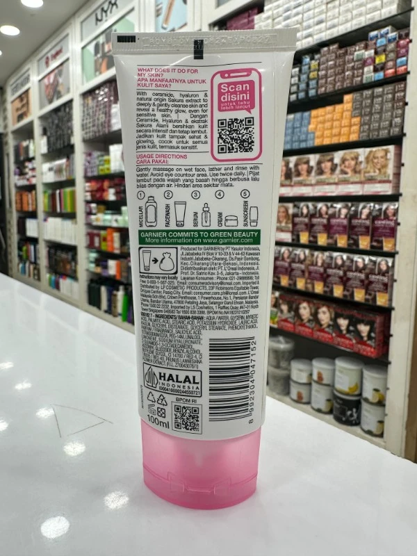 Garnier Sakura Glow Ceramide Face Wash - 100ml 3 Garnier Sakura Glow Ceramide Face Wash - 100ml - Image 3